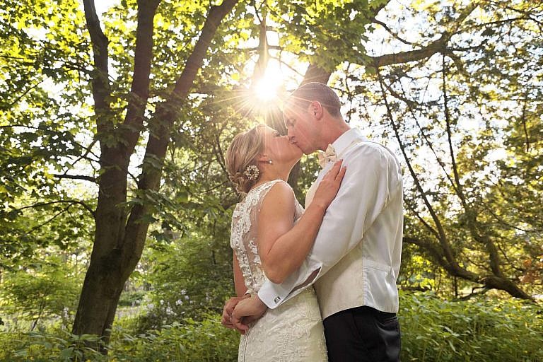 port hope photographer captures penryn mansion wedding at port hope golf and country club and penryn park