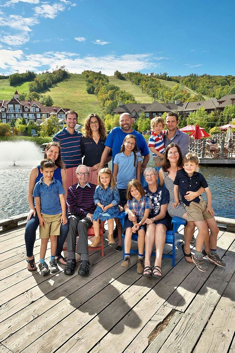 collingwood photographer blue mountain village family portraits